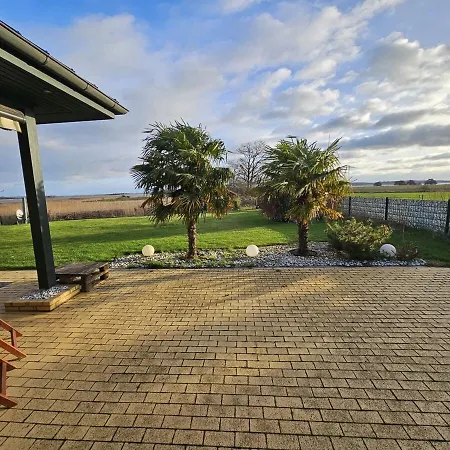 Grosses In Traumhafter Lage Mit Seeblick - Erholung Garantiert