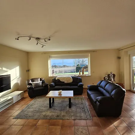 Grosses In Traumhafter Lage Mit Seeblick - Erholung Garantiert